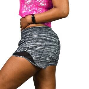 Lululemon Hotty Hot Short II Black Alpine Running Low Rise 4 inch Pockets Size 4